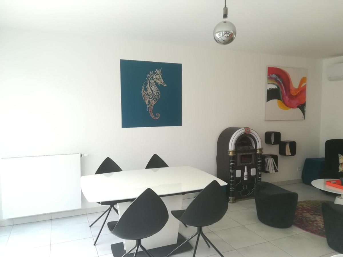 Bel Appartement Avec Terrasse - Plage De Carro A Pied Мартиг Экстерьер фото