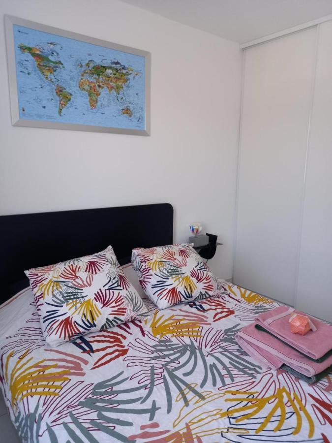 Bel Appartement Avec Terrasse - Plage De Carro A Pied Мартиг Экстерьер фото